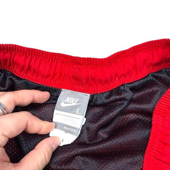 Nike Red Swim Trunks Men’s Size L Mesh Lined Board Shorts Drawstring Y2K Casual - Picture 4 of 11